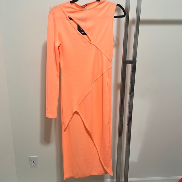 Fashion Nova Medium Neon Peach color Dress. NWT - Picture 1 of 8